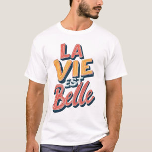 Camiseta La Vie Est Belle Tipografia Retro - Citação France