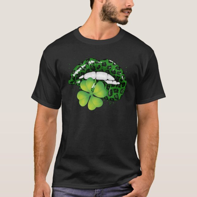 Camiseta Lábios do Leopardo Verde Shamrock Saint Patrick's  (Frente)