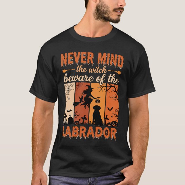Camiseta Labrador de Halloween Cuidado com o Design da Brux (Frente)