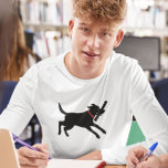 Camiseta Labrador Jogador Retriever Cachorro Negro Em Execu<br><div class="desc">Feliz Labrador Retriever vestindo uma coleira vermelha e correndo com uma vara. Esta camisa legal do cão amante está disponível em muitos estilos de camisa, incluindo camisas de manga longa e capuzes para homens, mulheres e crianças. Faz um presente de excelente para amantes do laboratório preto. Veja o Doodle World...</div>