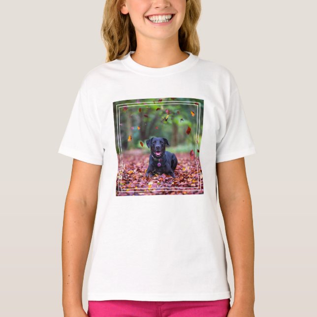 Camiseta Labrador Negro Em Folhas De outono (Frente)