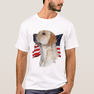 Camiseta Labrador retriever amarelo com bandeira