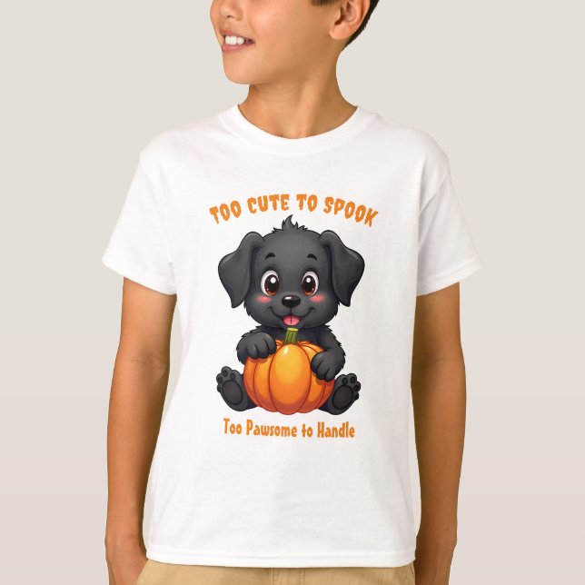 Camiseta Labrador segurando uma abóbora, halloween (Frente)