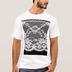 Camiseta Lace floral branco: fundo preto.