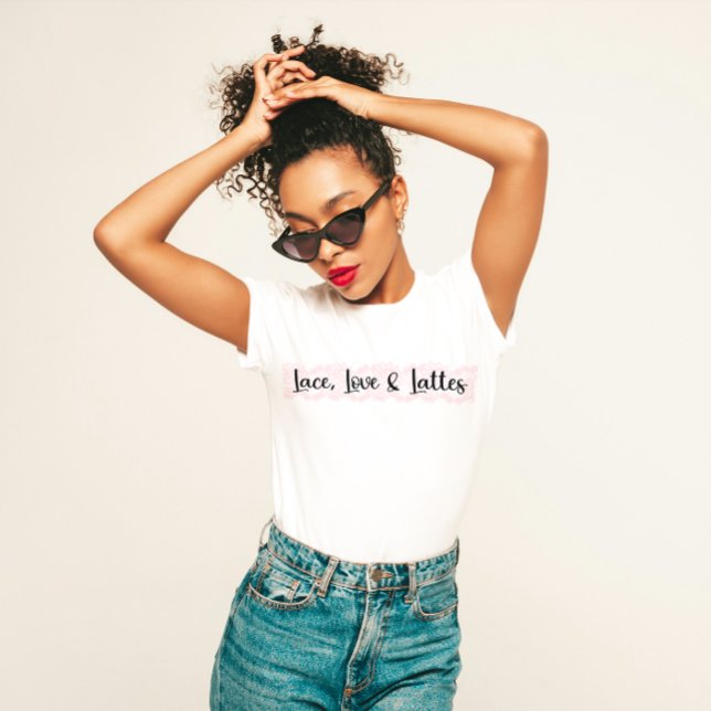 Camiseta "Lace, Love e Lattes" Cozy & Na moda (Criador carregado)