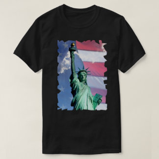 Camiseta Lady Liberty USA Flag Sky Clouds Estátua da Liberd