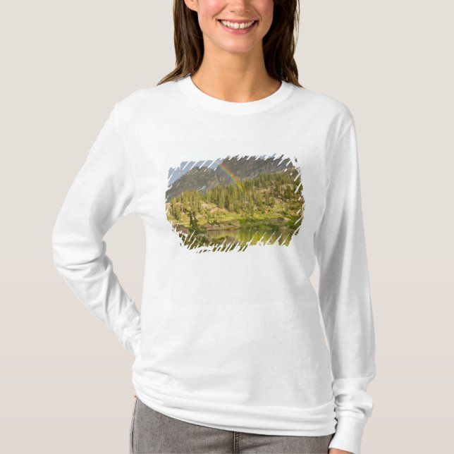Camiseta Lago Cecret com arco-íris sobre o Castelo do Diabo (Frente)