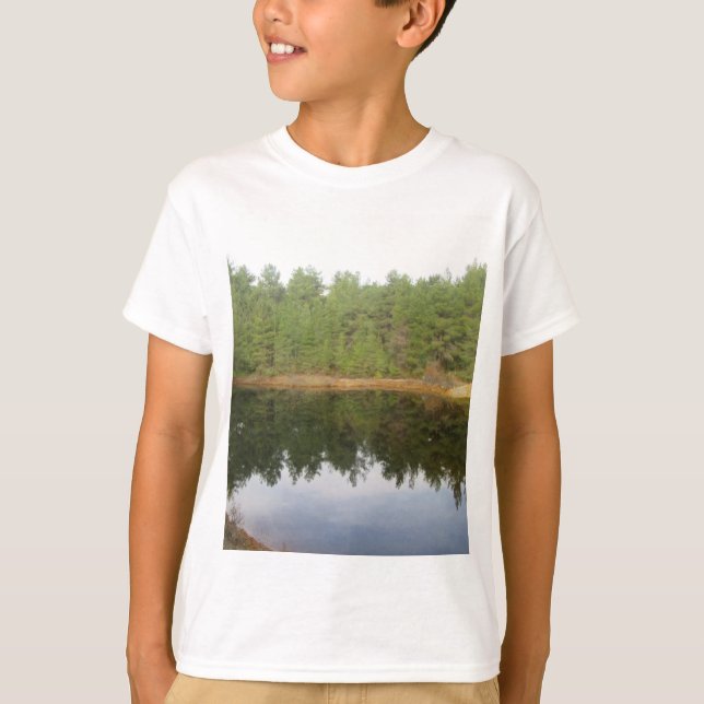 Camiseta Lago de Reflexão da Árvore do Pinheiro (Frente)