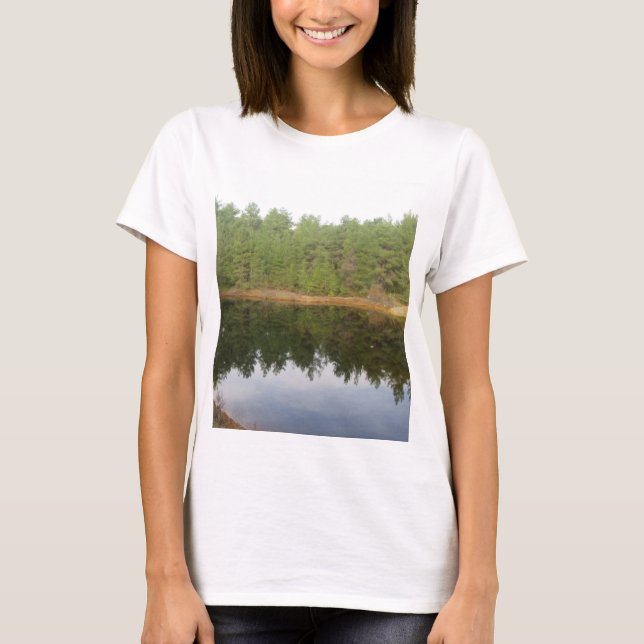 Camiseta Lago de Reflexão da Árvore do Pinheiro (Frente)