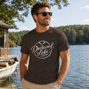 Camiseta Lago Deerwood 1946 Vida Clássica no Lago