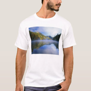Camiseta Lago Millcreek e cores de outono ao nascer do sol,