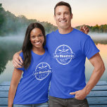 Camiseta Lago Minnetonka Minnesota âncora cidade e nome<br><div class="desc">O lago Minnetonka, cidade âncora de Minnesota, e o nome Lago Minnetonka, design de âncora náutica de Minnesota é personalizado com a sua cidade (como Wayzata, Orono, Excelsior, Mound, Deephaven, Shorewood, etc.) e o seu nome (ou apagar). Este design de retrorreflector, estilo vintage, apresenta um círculo branco, âncora, pás crocadas...</div>