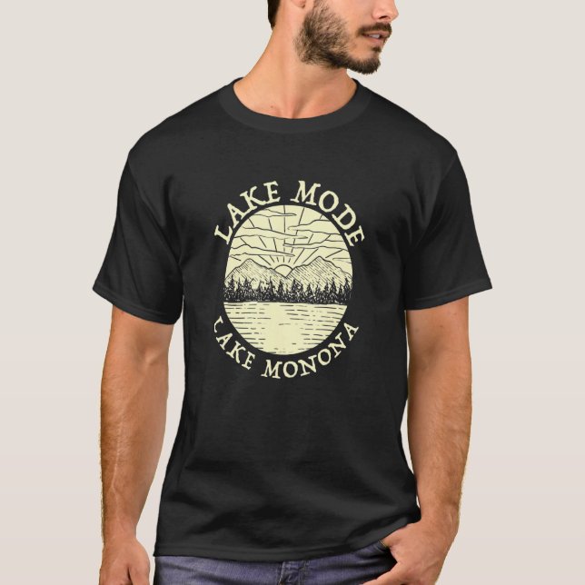 Camiseta Lago Monona Camping Camper Family Caminhando (Frente)