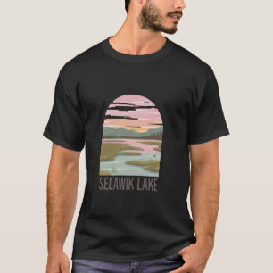 Camiseta Lago Selakik Água Tranquila Reflexos e Paisagem