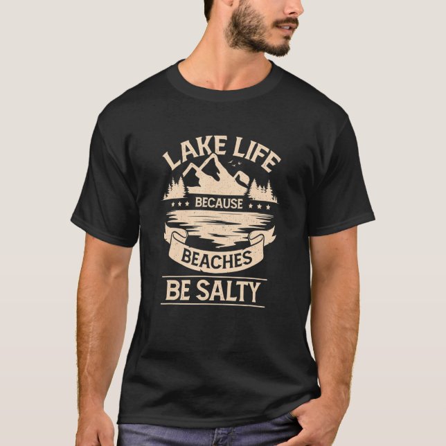Camiseta Lake Life Because Beaches Be Salty (Frente)
