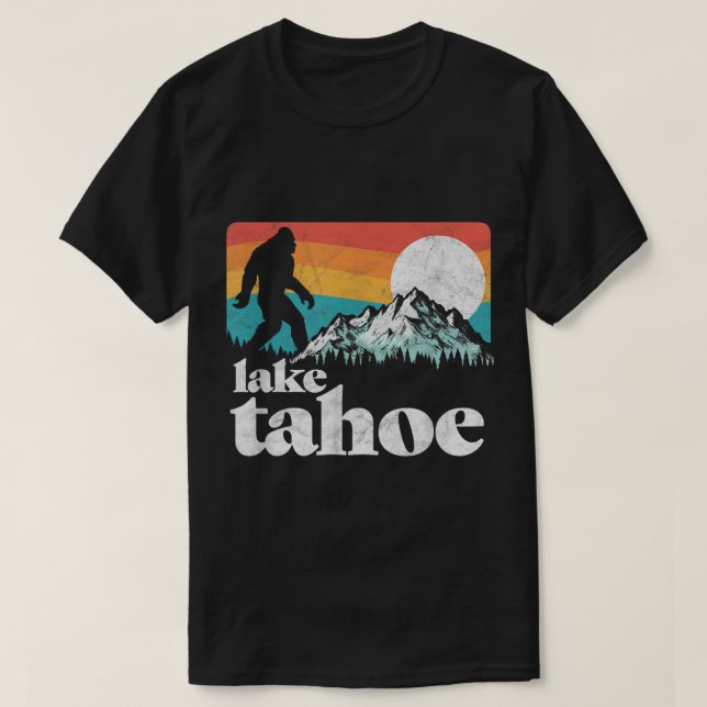 Camiseta Lake Tahoe Bigfoot Retro Mountain Design (Frente do Design)