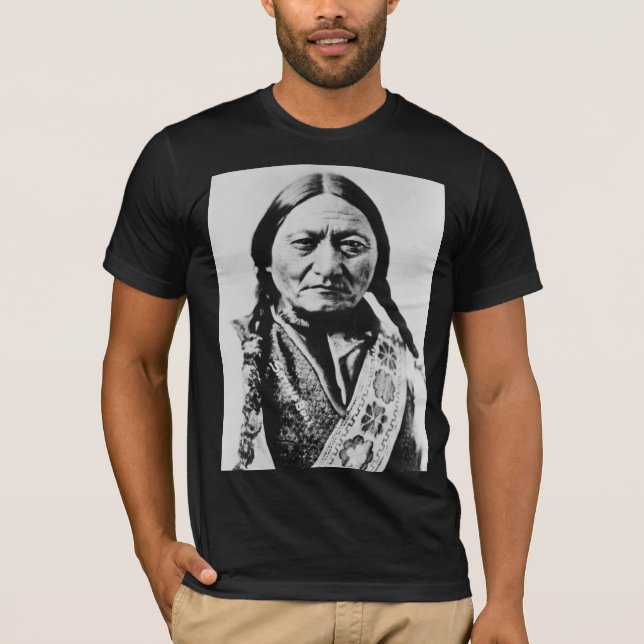 Camiseta Lakota Chefe Rende: Sentado Bull Fort Buford (Frente)