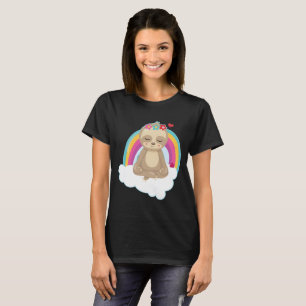 Camiseta Lama pacífica meditando silenciosamente em uma nuv