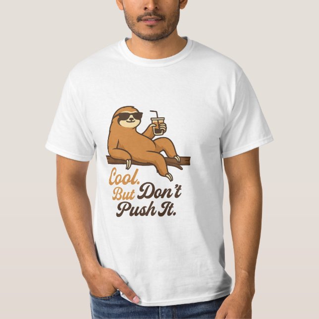 Camiseta Lama relaxada com óculos de sol e bebida (Frente)