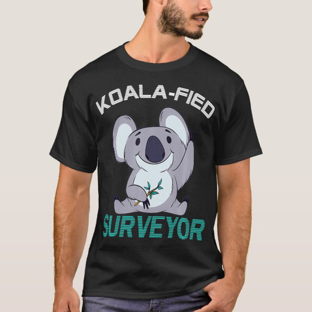Camiseta Land Surveyor Koalafied Qualified (Frente)