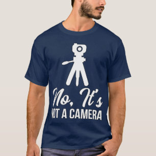 Camiseta Land Surveyor No It Not A Camera