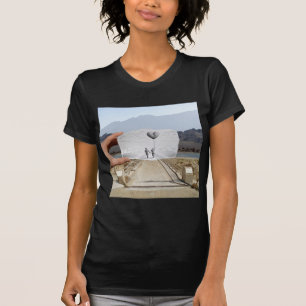Camiseta Lápis contra a câmera - amantes