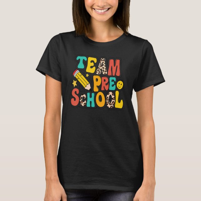 Camiseta Lápis Pré-Escolas da Equipe Leopard Pré-Professor  (Frente)