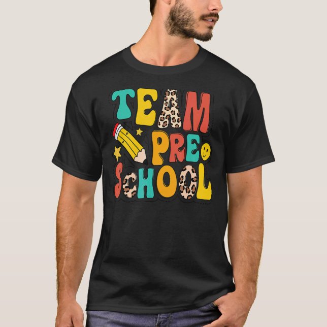 Camiseta Lápis Pré-Escolas da Equipe Leopard Pré-Professor  (Frente)