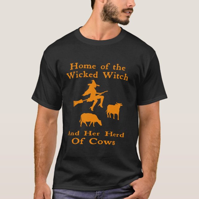 Camiseta Lar Da Bruxa Malvada E Do Seu Herd Of Cows Hall (Frente)