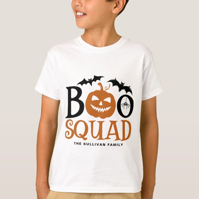 Camiseta Laranja Boo Squad, Letra Spooky no Dia das Bruxas (Frente)