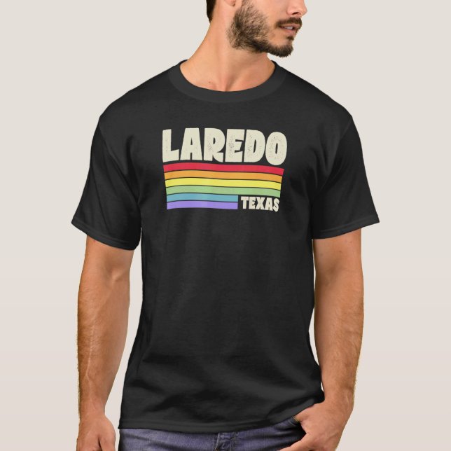 Camiseta Laredo Texas Pride Rainbow Flag Orgulho gay Merch  (Frente)