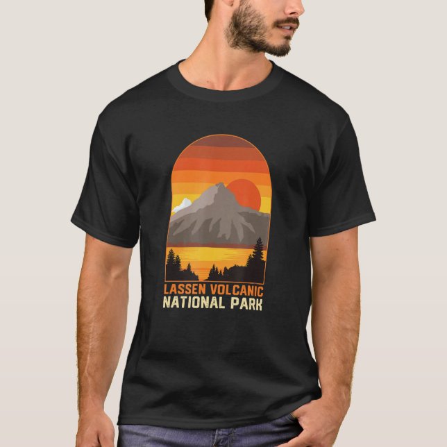 Camiseta Lassen Volcanic National Park Cool Retro Style Sun (Frente)