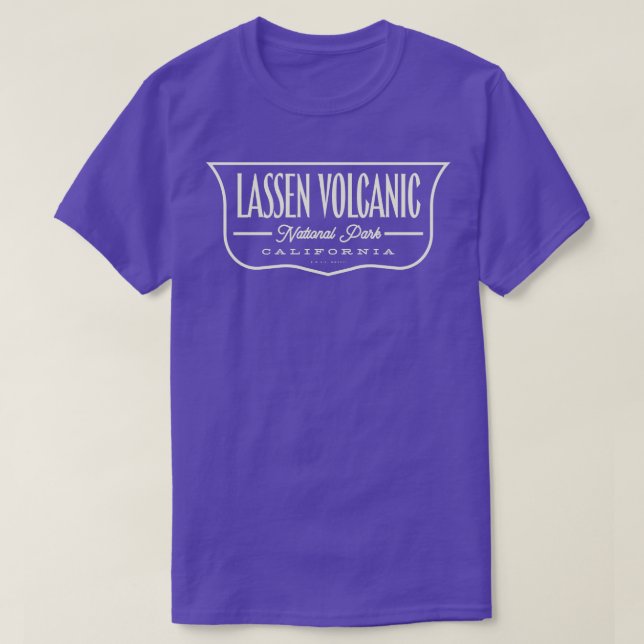 Camiseta Lassen Volcanic National Park Shield Tan (Frente do Design)