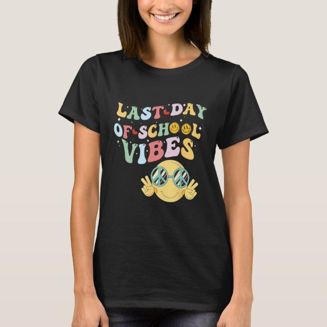 Camiseta last day of summer vibes, groovy summer, funny tea (Frente)