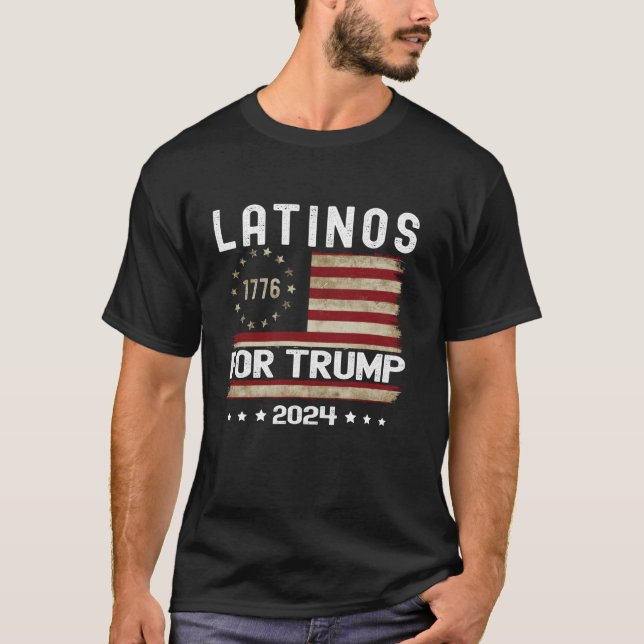 Camiseta Latinos para Trump 2024 Funny Election USA Flag T  (Frente)
