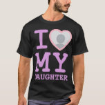 Camiseta lavanda eu amo minha filha | Dia de os pais engraç<br><div class="desc">Crie sua própria lavanda Eu amo minha filha Photo Text Hoodie com esta camisa moderna e engraçada modelo com uma fonte legal slab serif e foto personalizada em um enorme coração vermelho. Adicione sua própria foto, seu nome ou qualquer texto personalizado. A design de camiseta "Eu amo minha filha" é...</div>