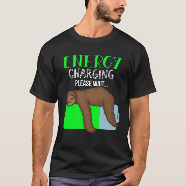 Camiseta Lazy Energy Recharging Sloth Monday Workaholic (Frente)
