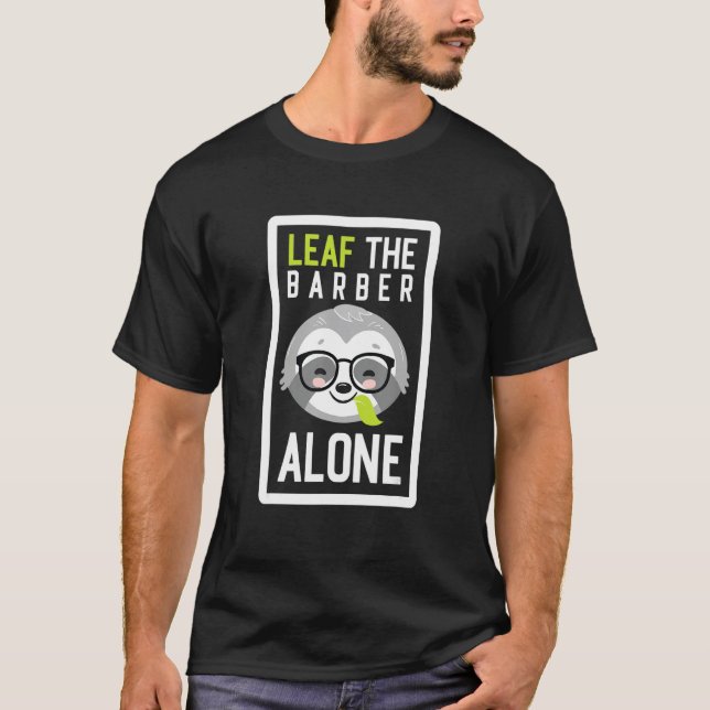 Camiseta Leaf The Barber Alone Funny Hair Stylist Sloth Ide (Frente)