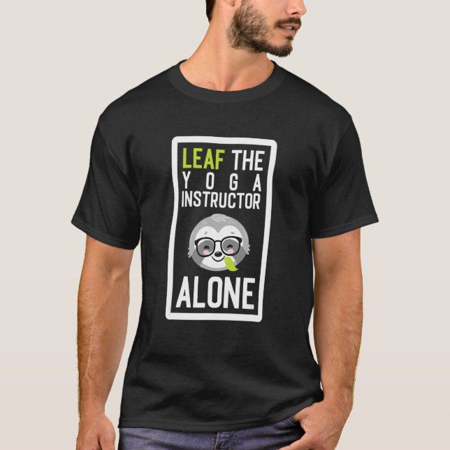 Camiseta Leaf The Yoga Instructor Alone Funny Yoga Teacher  (Frente)