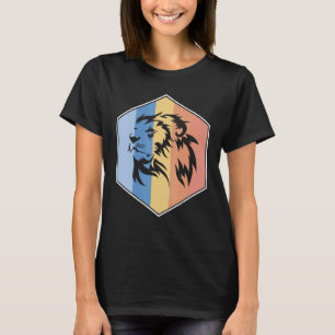 Camiseta Leão Com Cores Retroativas Num Hexágono