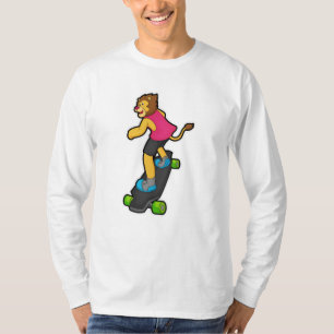 Camiseta Leão como skateboarder com skateboard