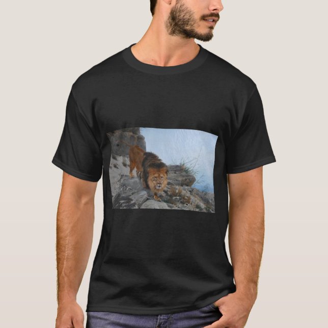 Camiseta Leão nas montanhas (por Richard Friese) (Frente)