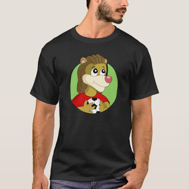 Camiseta Leão segurando cartoon de bola de futebol T-Shirt (Frente)