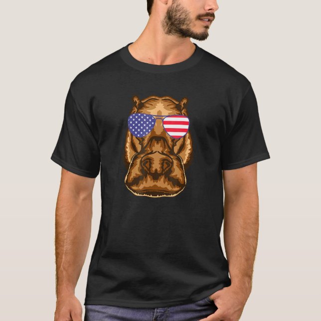 Camiseta Legal Hippo Vestindo a bandeira americana Óculos e (Frente)