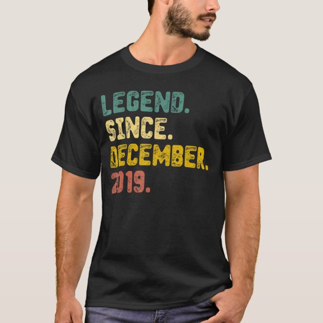 Camiseta Legenda De 3 Anos Desde Dezembro De 2019 Terceiro  (Frente)