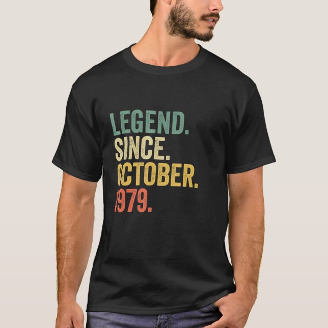 Camiseta Legenda De 43 Anos Desde Outubro De 1979 43º Nasci (Frente)