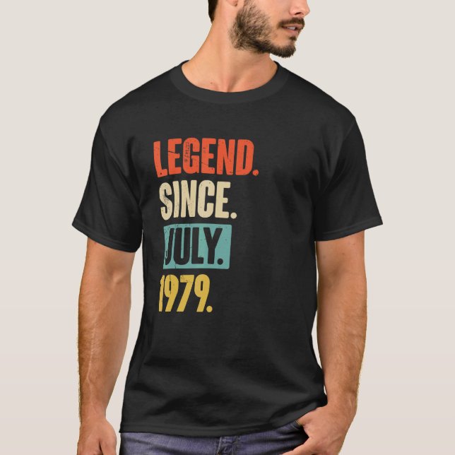 Camiseta Legenda desde julho de 1979 43 anos 43 anos (Frente)