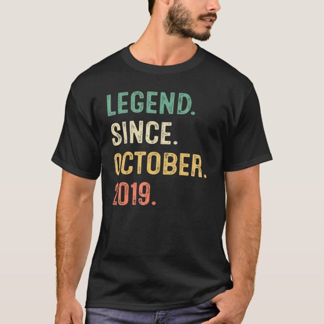 Camiseta Legenda Desde Outubro De 2019 aniversário de 3 ano (Frente)