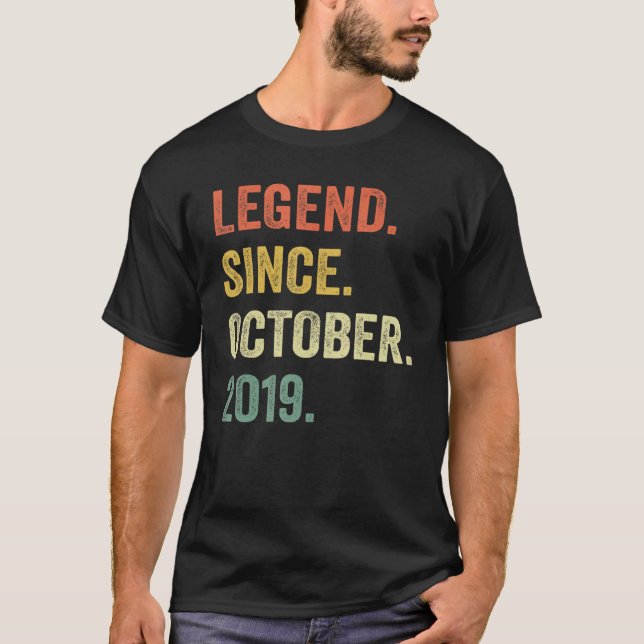 Camiseta Legenda Desde Outubro De 2019 aniversário de 3 ano (Frente)
