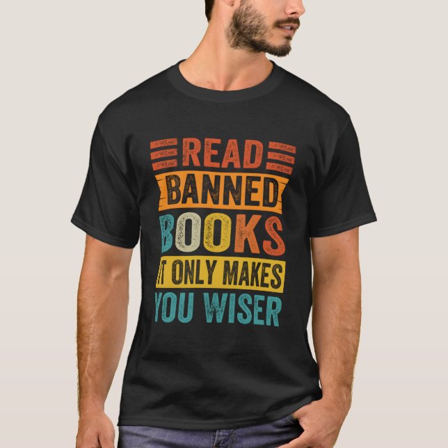 Camiseta Leia Livros Proibidos Só Te Faz Mais Sábio (Frente)
